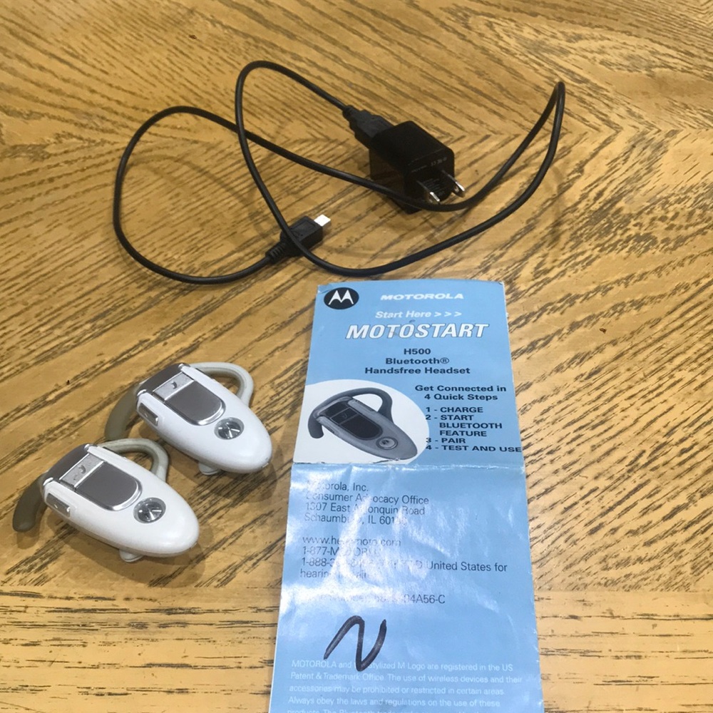 Two Bluetooth headset - Picture 5 of 5